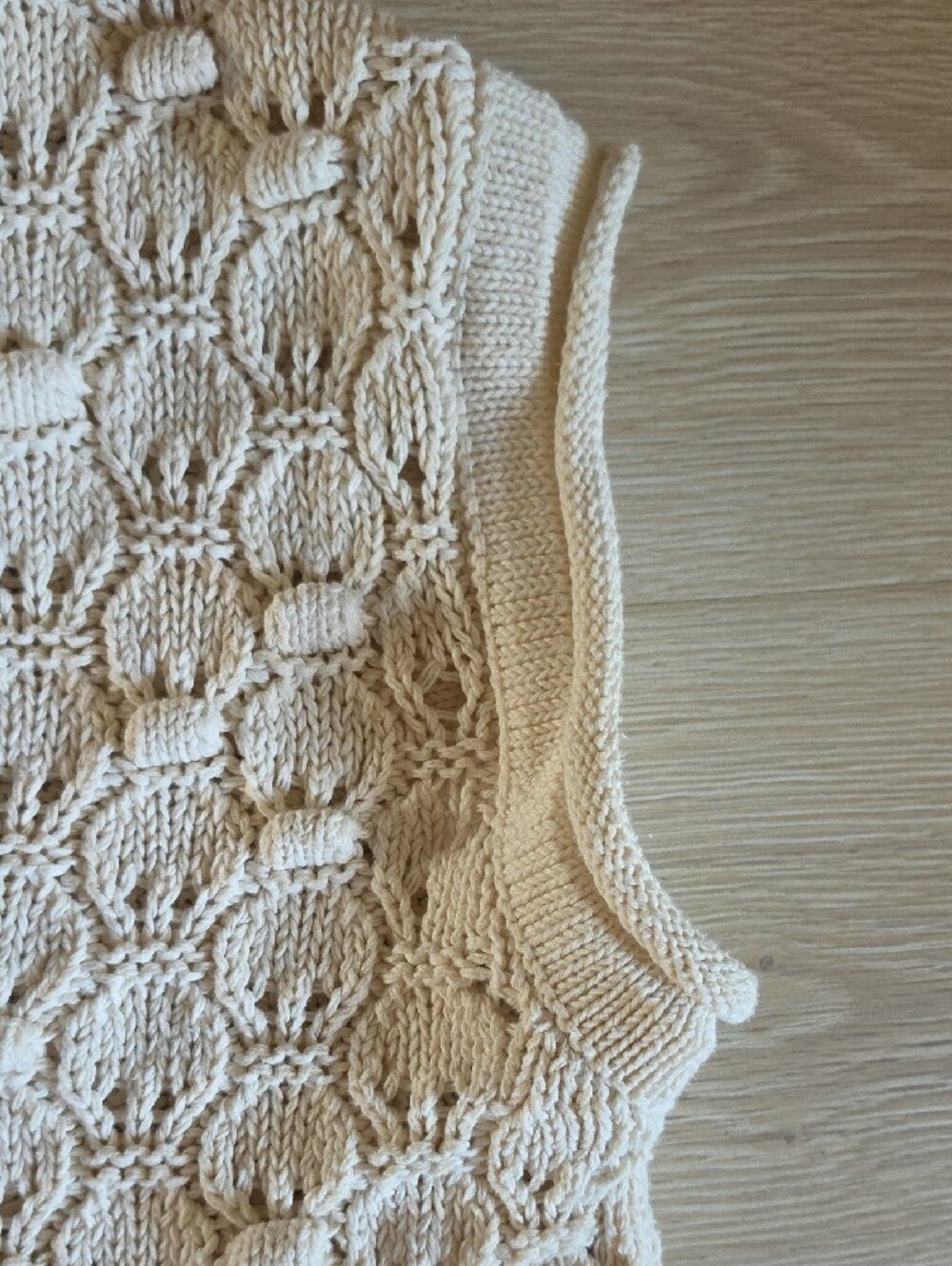 Zara Cream Textured Knit Sleeveless Sweater - Picture 4 of 9